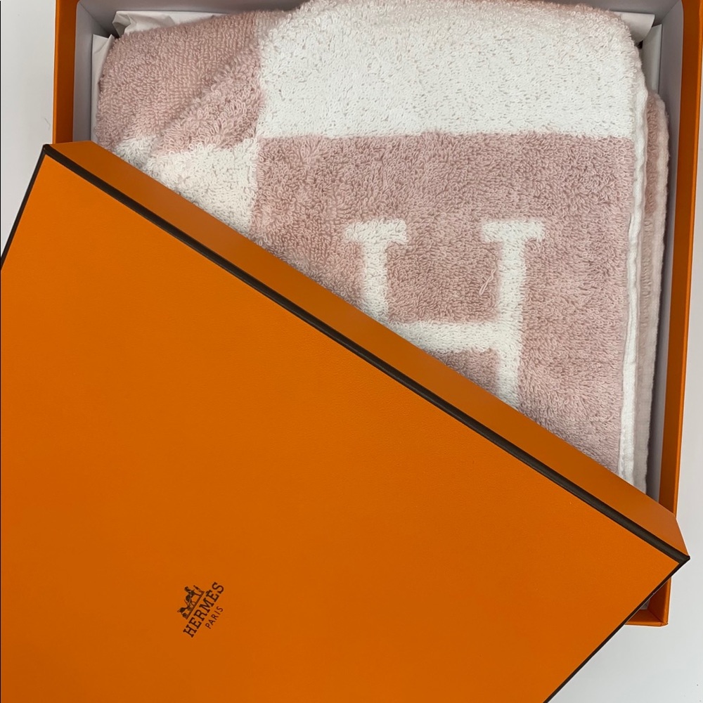 Hermès Avalon Baby pink towel, bath wrap